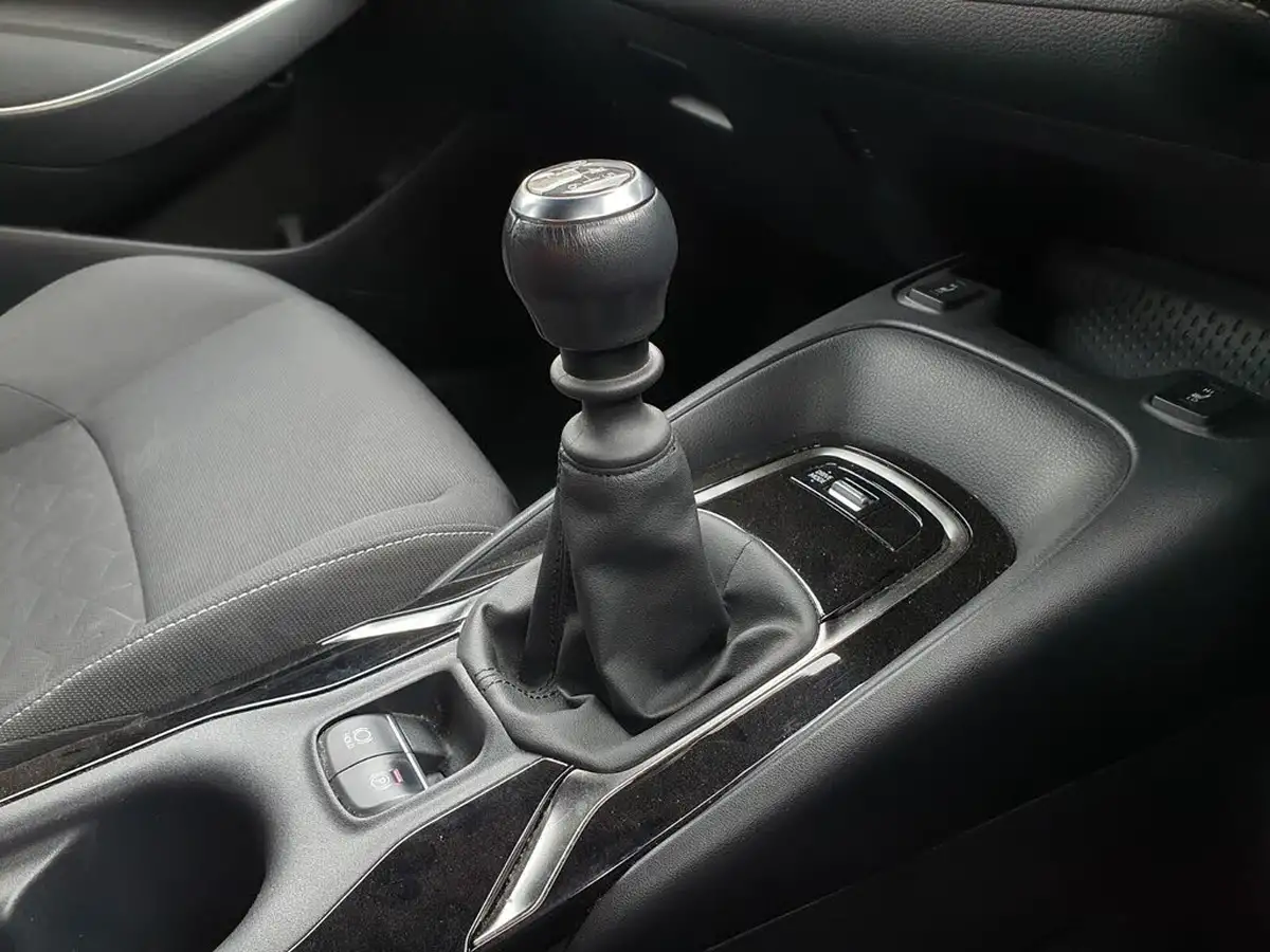 2019-toyota-corolla-12-vvt-i-design-spare-wheel-hatchback-big-17