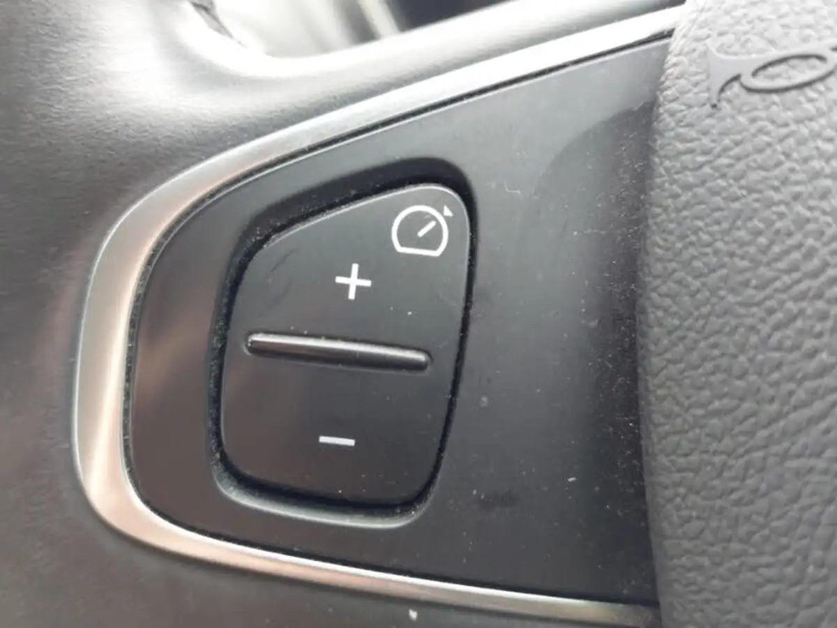 2018-renault-captur-09-tce-dynamique-s-nav-big-12