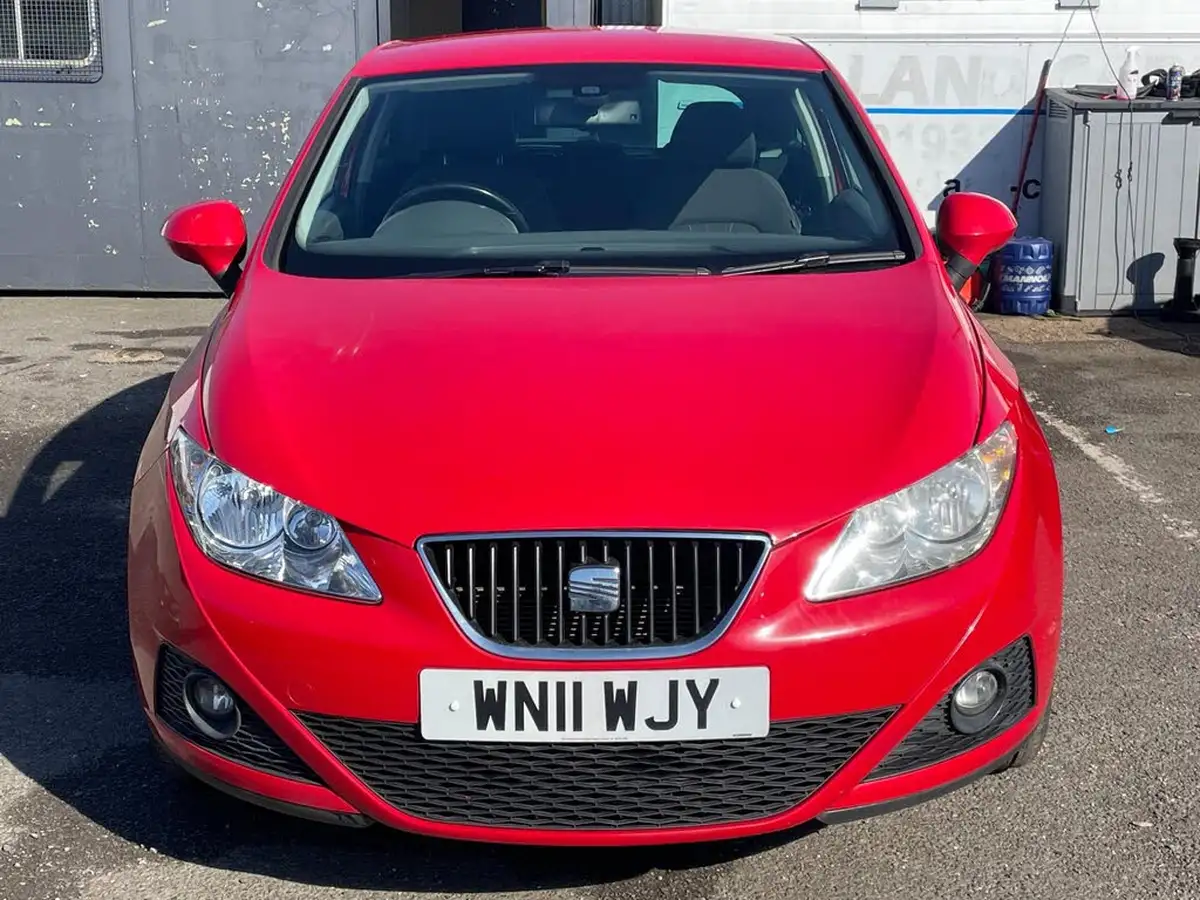 2011-seat-ibiza-14-se-copa-16v-sportcoupe-hatchback-3d-big-1
