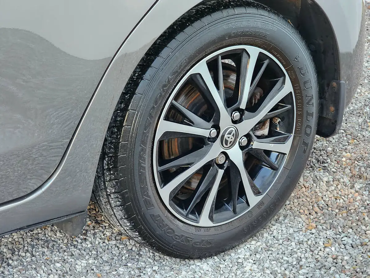 2019-toyota-yaris-15-vvt-i-icon-tech-98bhp-hybrid-1497cc-e-cvt-big-19