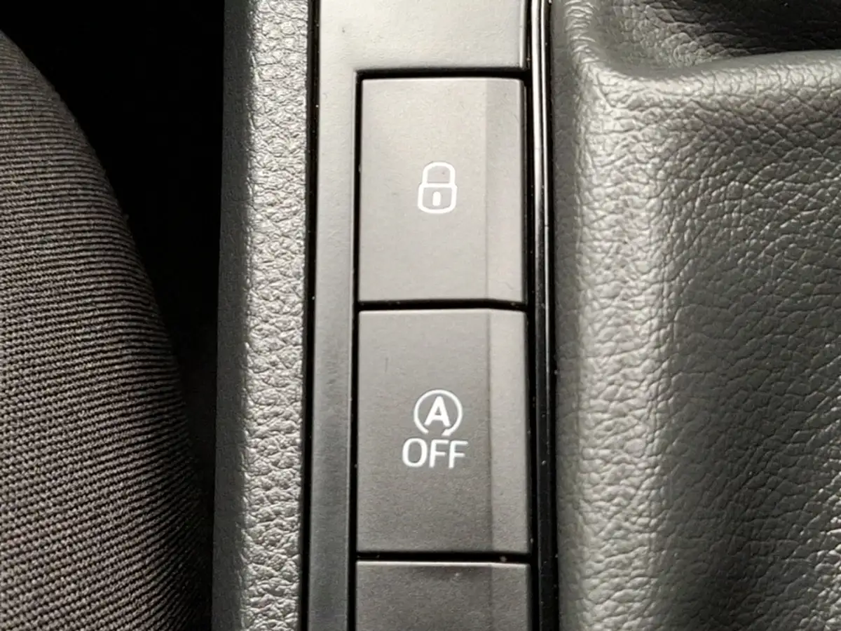 2021-tesla-model-3-e-performance-4x4-big-15