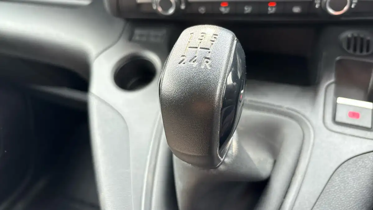 2021-toyota-proace-city-15d-icon-100hpeu6dt-e-l1-big-19