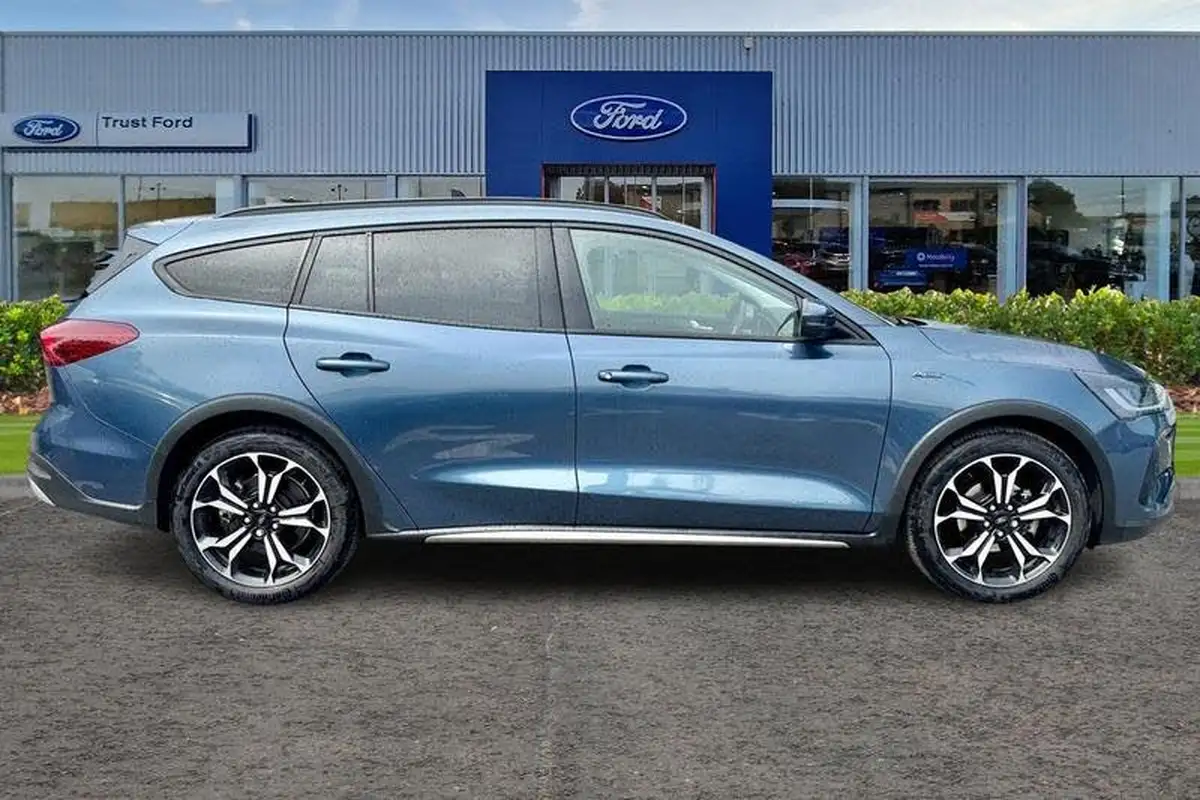 2023-ford-focus-10t-active-x-125ps-hybrid-mhev-estate-powershift-big-2