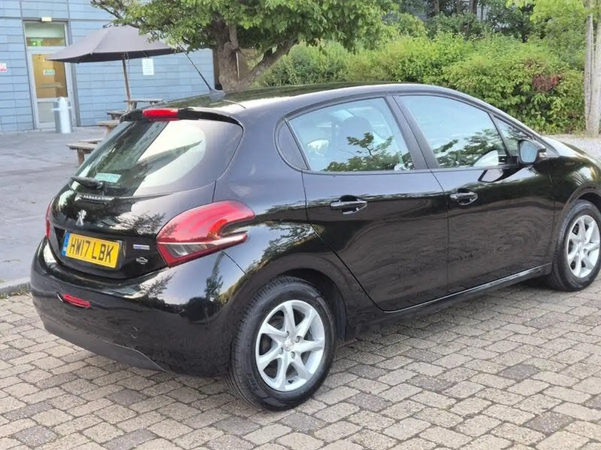 2017-peugeot-208-12-puretech-active-82bhp-5d-big-2