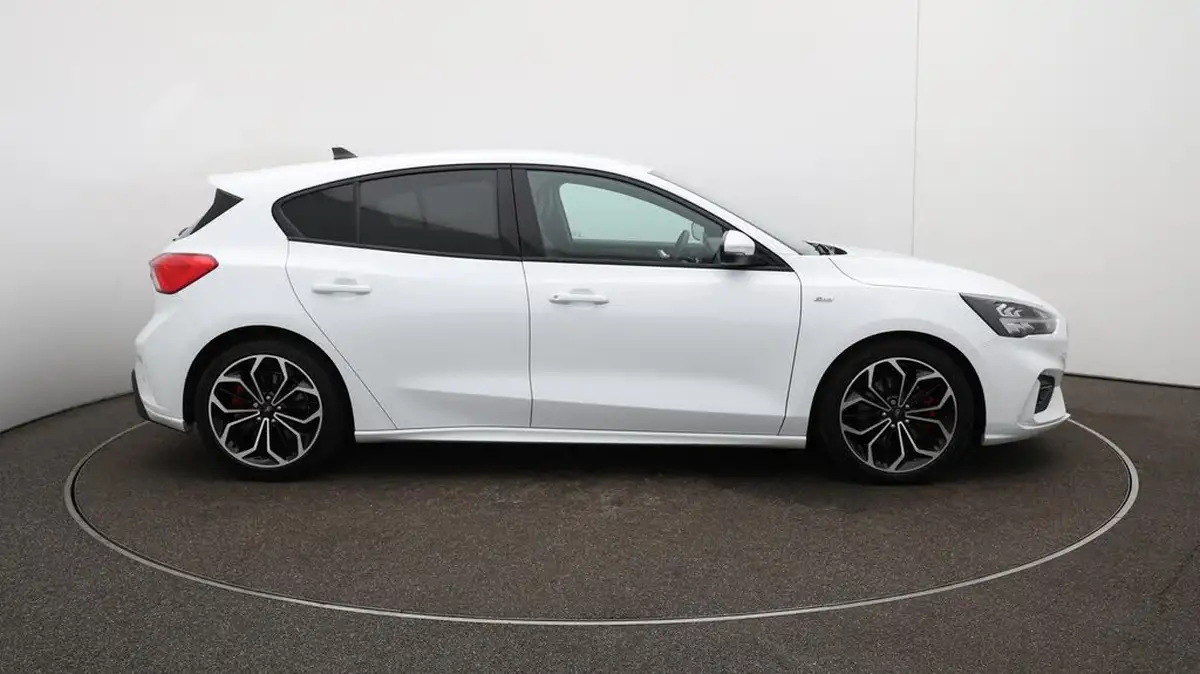 2020-ford-focus-20-st-line-x-hatchback-big-37