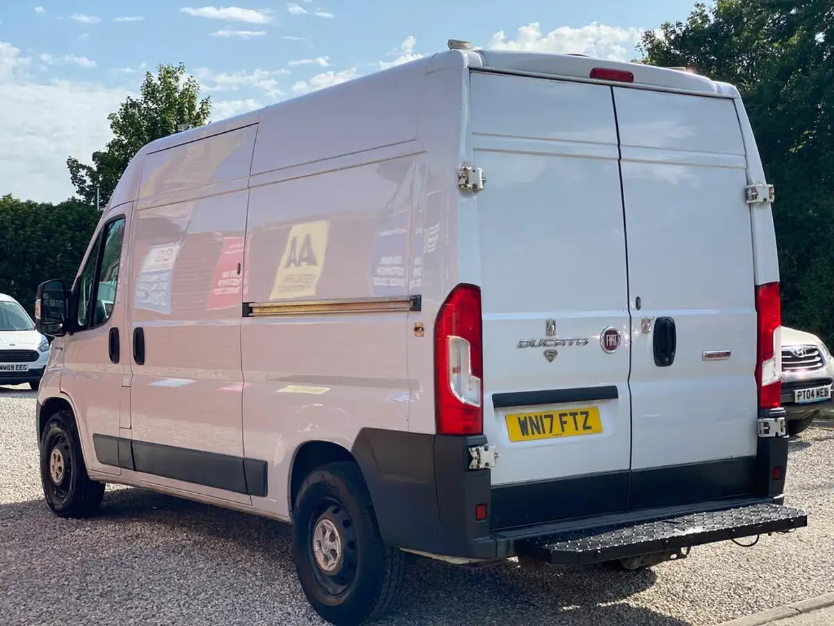 2017-fiat-ducato-20td-35-lh2-panel-big-3