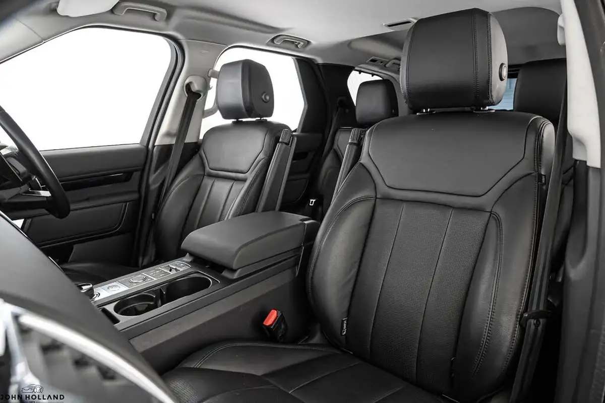 2020-land-rover-discovery-30-sd6-se-big-11