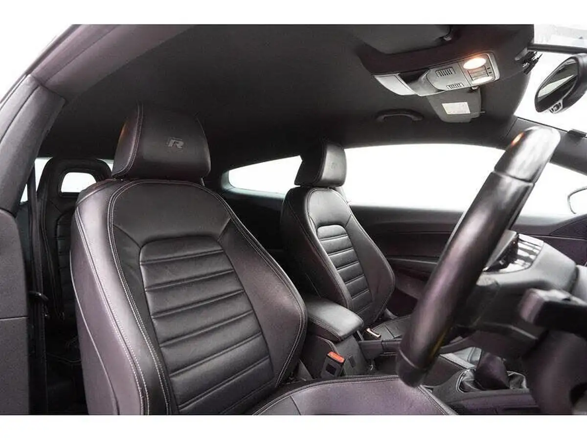 2017-volkswagen-scirocco-20-tsi-r-bmt-big-23