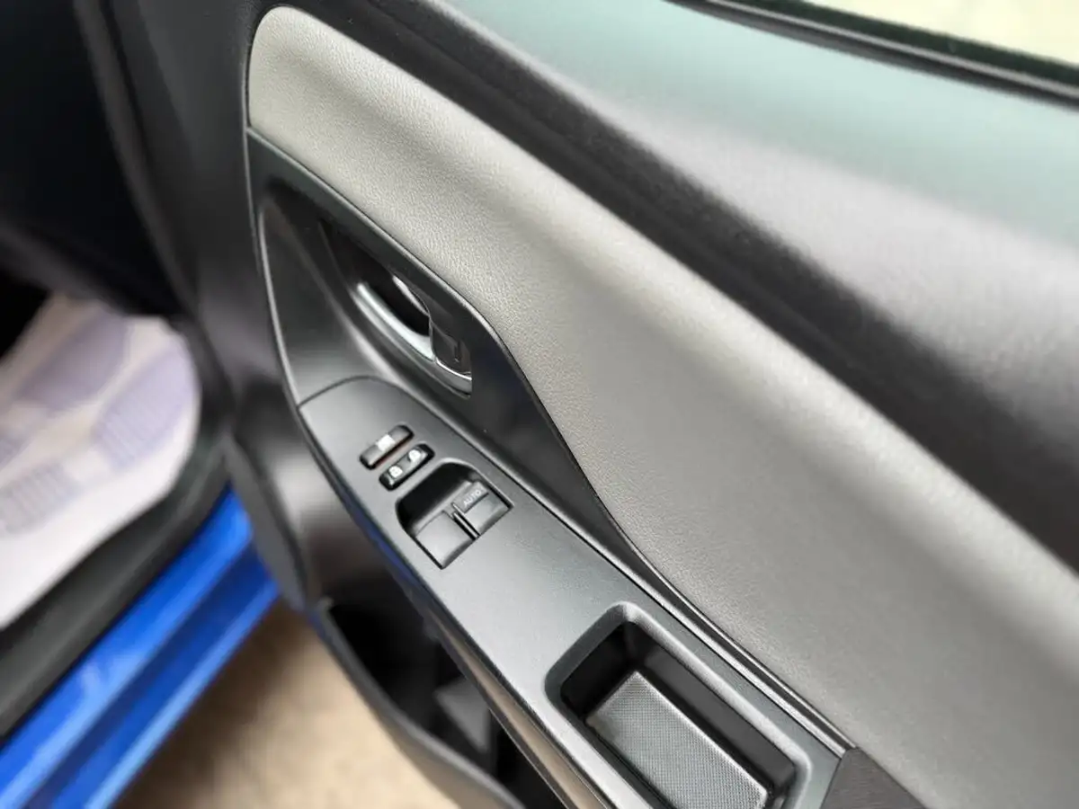2018-toyota-yaris-15-vvt-i-icon-navi-big-44