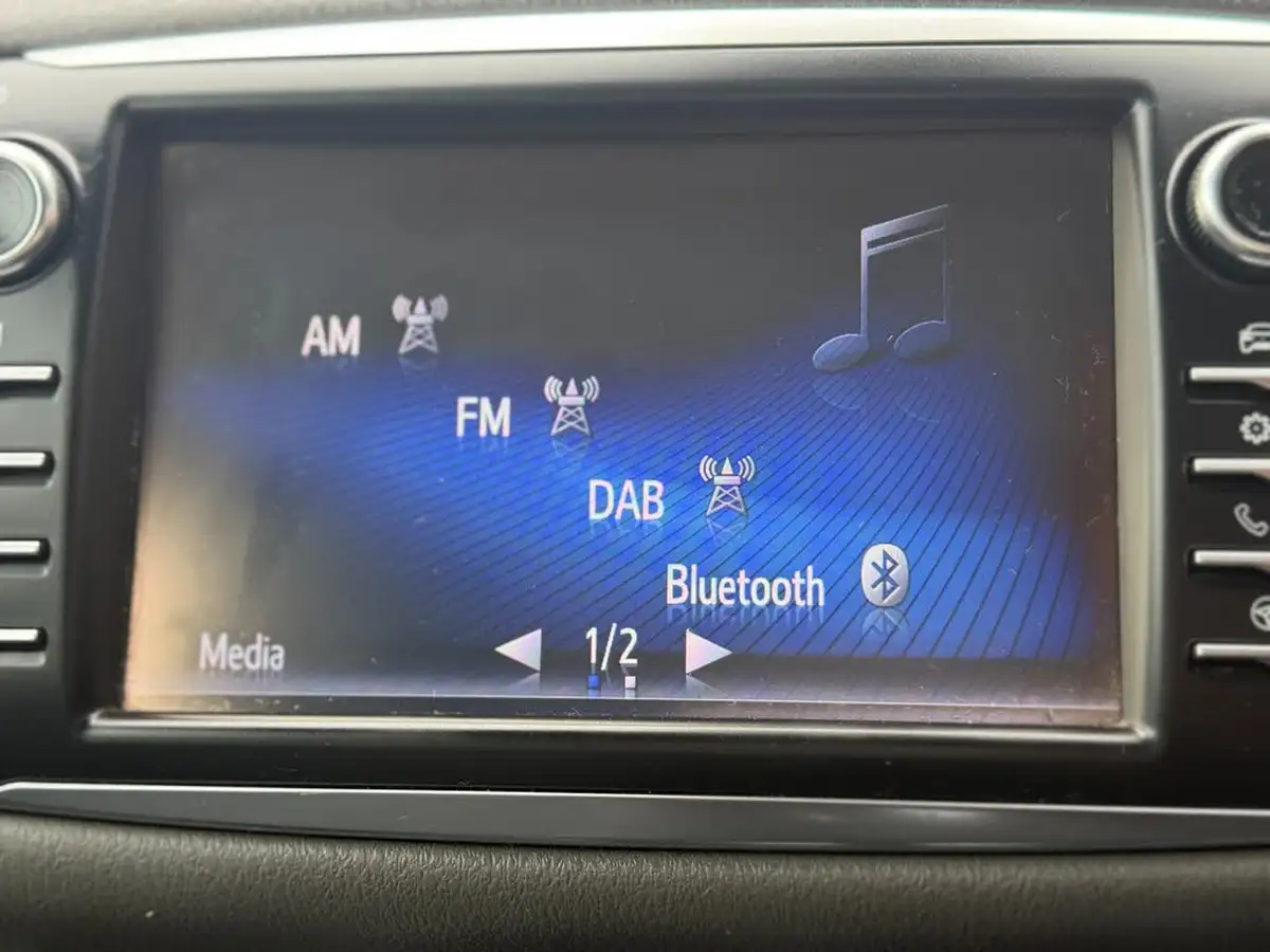 2018-toyota-yaris-15-vvt-i-icon-navi-big-20