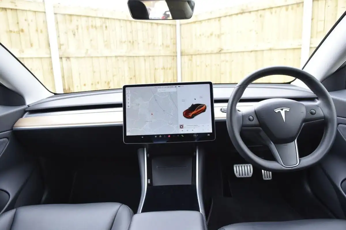 2020-tesla-model-3-e-performance-big-13
