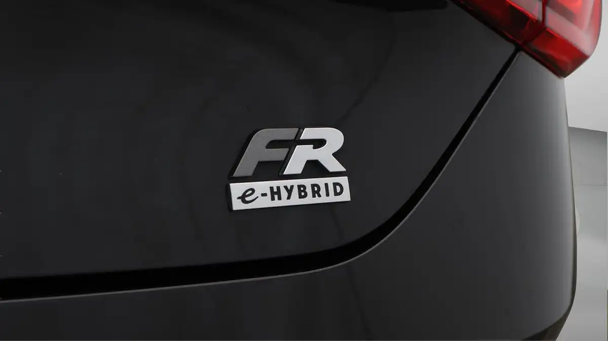 2021-seat-leon-14-e-hybrid-fr-hatchback-big-21