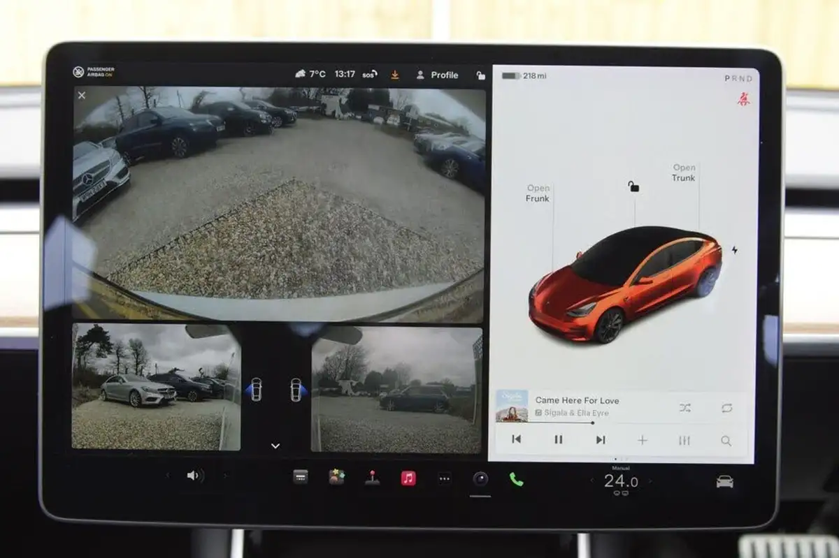 2020-tesla-model-3-e-performance-big-37