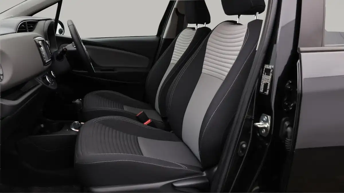 2020-toyota-yaris-15-vvt-i-icon-tech-98bhp-hybrid-1497cc-e-cvt-big-14
