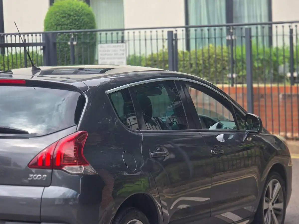 2016-peugeot-3008-crossover-16bluehdi-allure-big-37