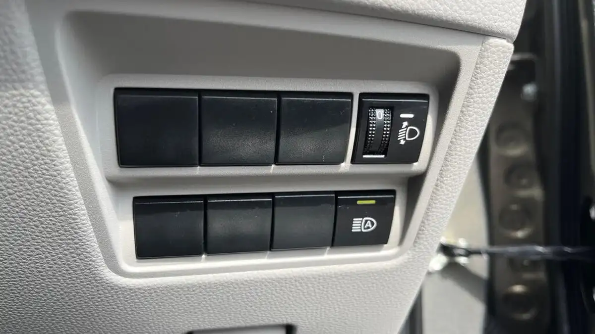 2023-toyota-yaris-15-vvt-i-excel-big-19