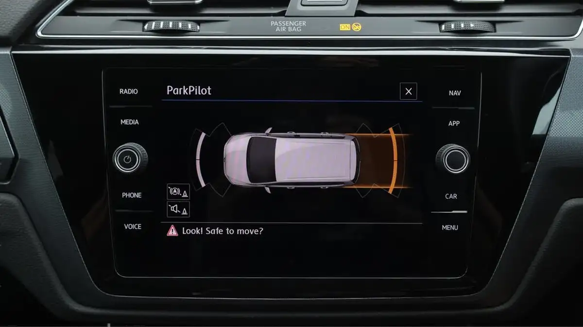 2020-volkswagen-touran-15-tsi-r-line-big-27