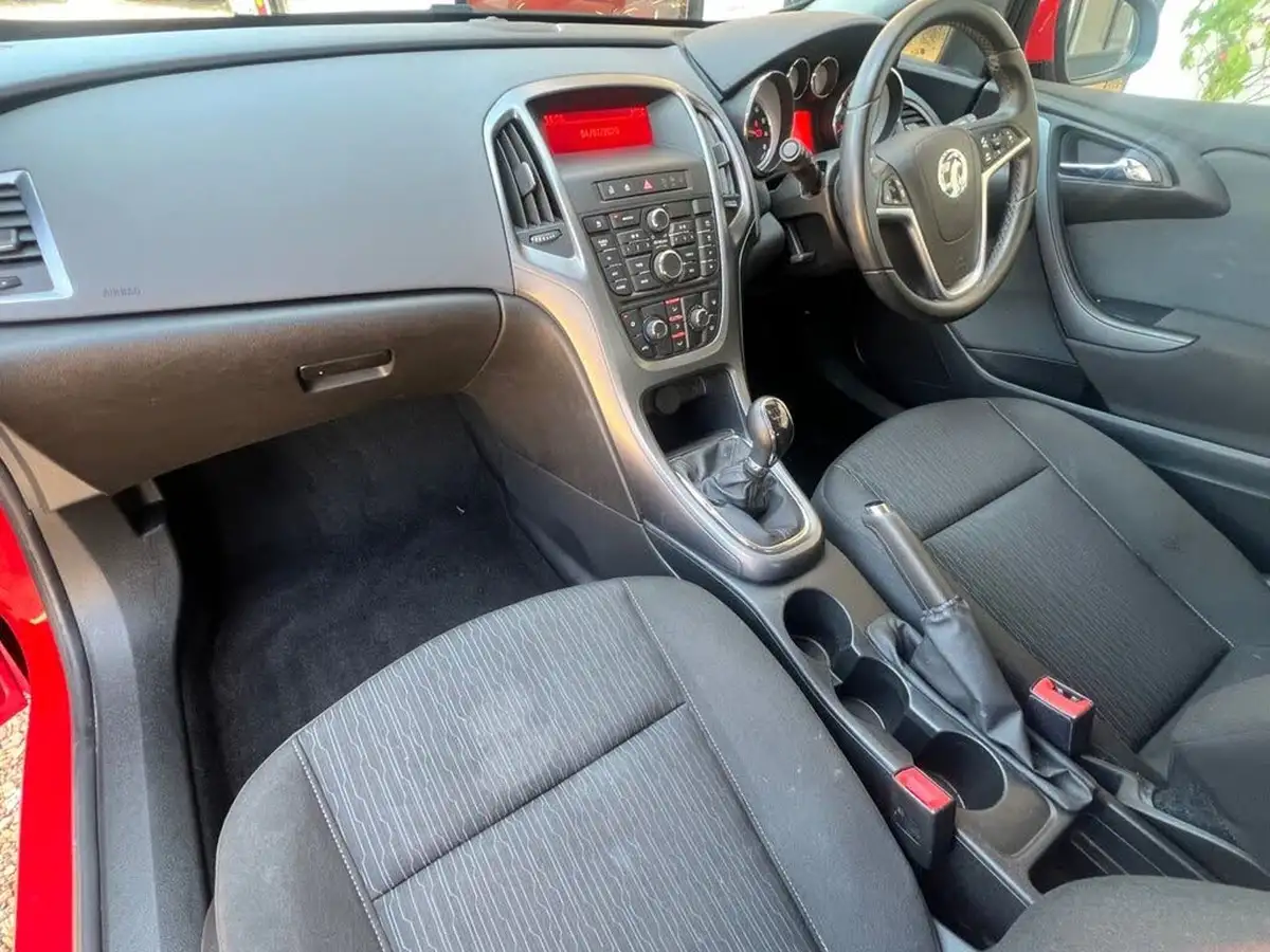 2014-vauxhall-gtc-14-sport-120ps-ss-big-2