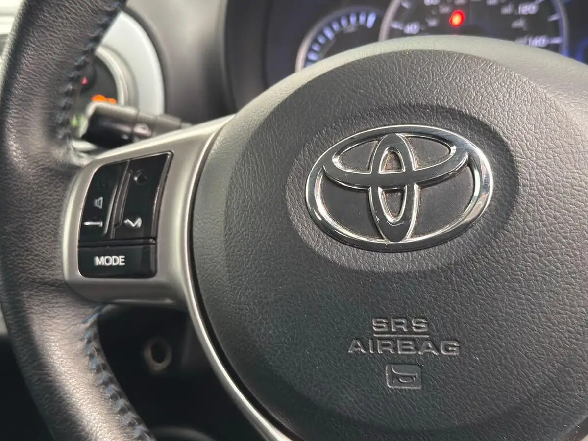 2013-toyota-yaris-15-vvt-i-t4-big-28