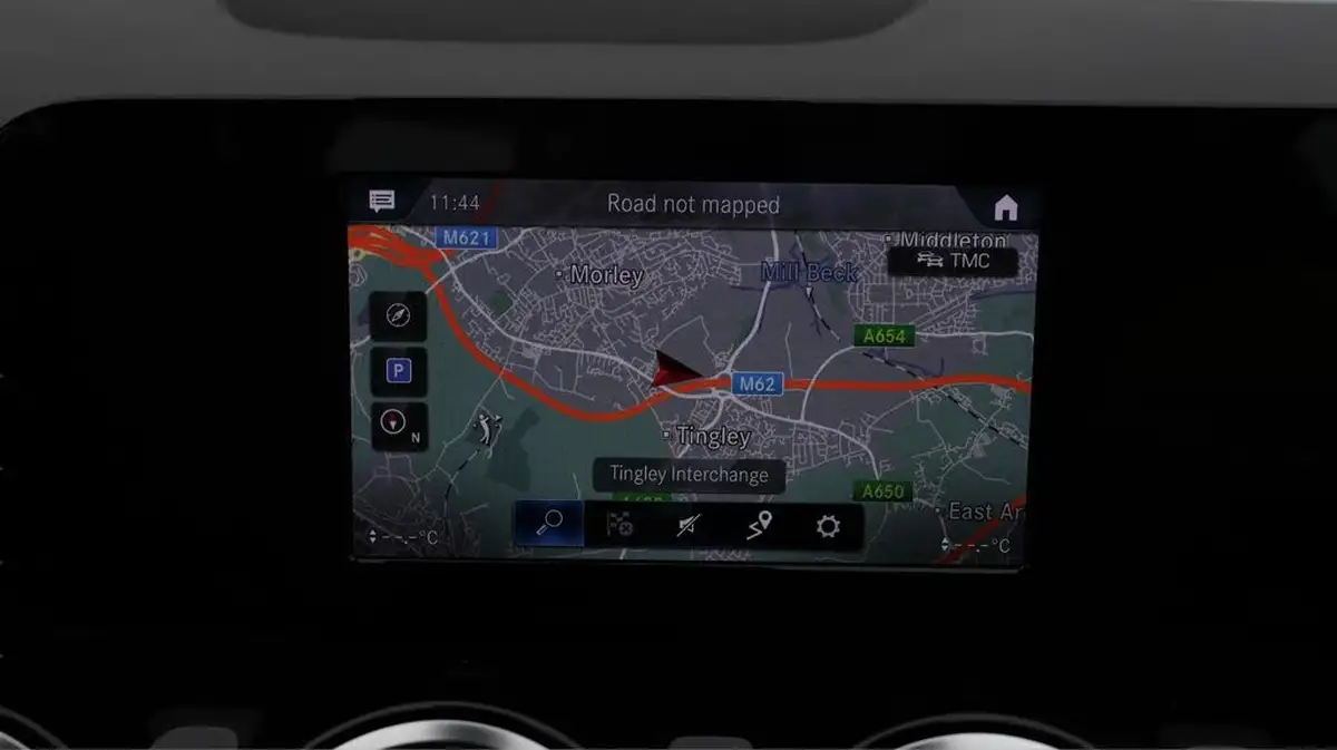 2021-mercedes-benz-gla-class-20d-gla-200d-sport-big-11