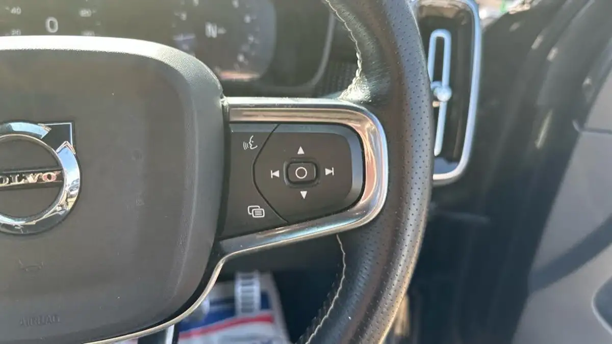 2021-volvo-xc40-15-t3-r-design-161bhp-big-19