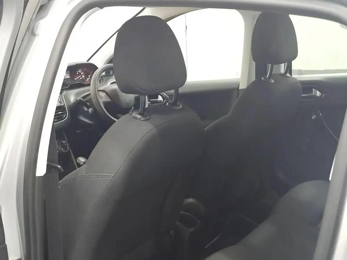 2015-peugeot-208-10-access-5d-big-21