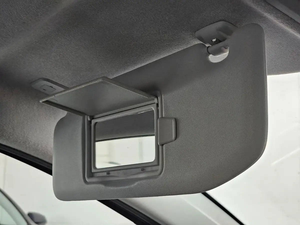 2015-peugeot-208-10-access-5d-big-69