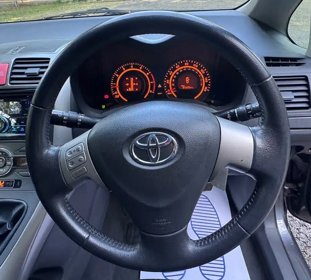 2009-toyota-auris-133-vvt-i-tr-5d-big-15