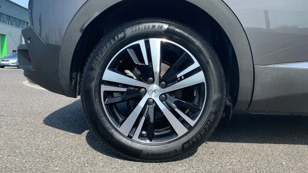 2024-peugeot-3008-suv-12-puretech-gt-136ps-hybrid-e-dsc6-big-15