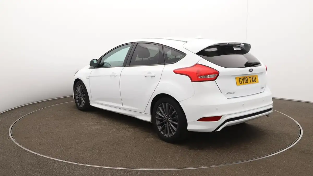 2018-ford-focus-10t-st-line-140ps-hatchback-big-61