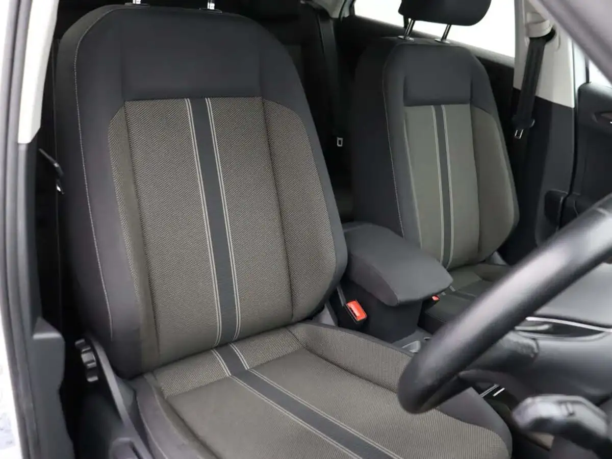 2018-volkswagen-t-roc-10-tsi-design-big-14