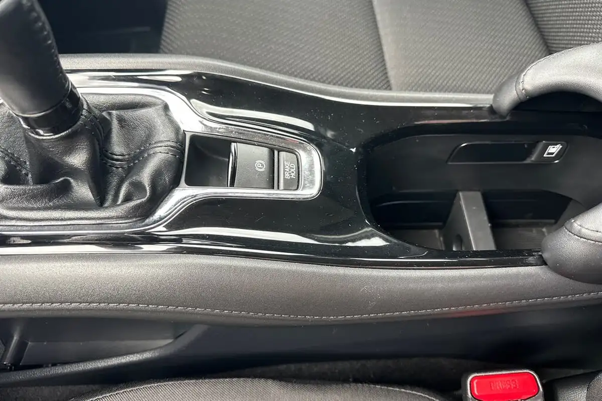 2018-honda-hr-v-16-i-dtec-se-navi-big-9