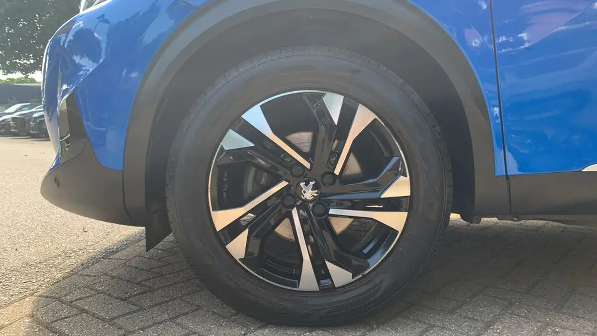 2022-peugeot-2008-suv-12-puretech-gt-big-13