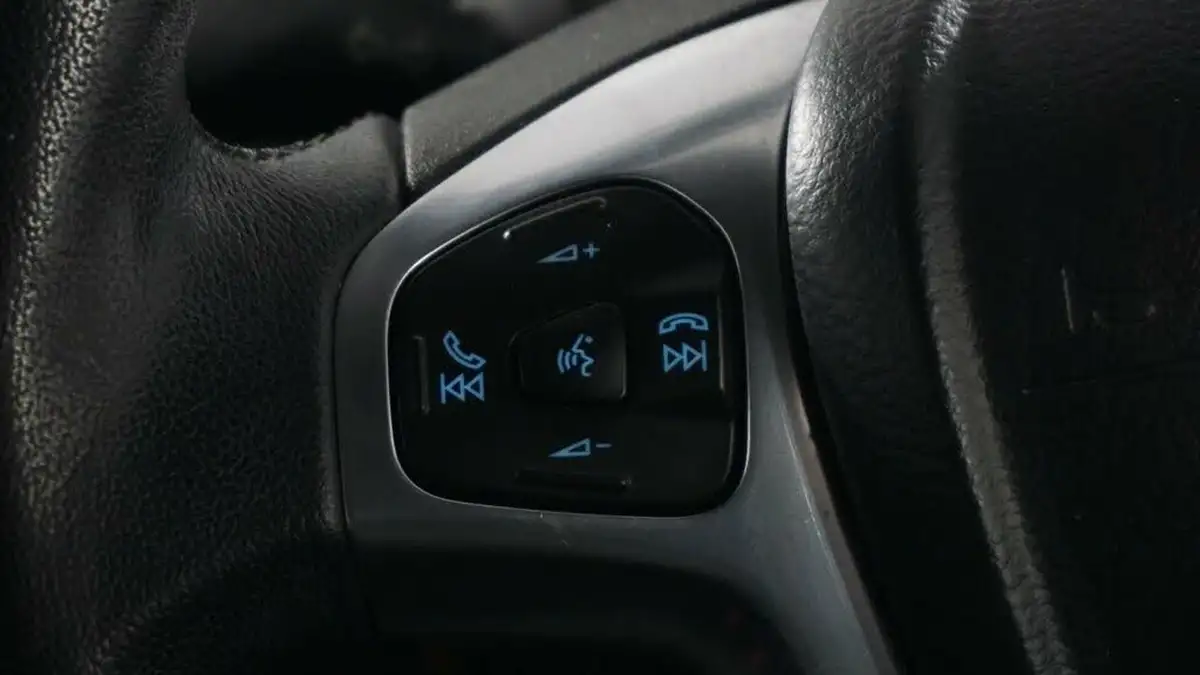 2015-ford-fiesta-125-zetec-5d-big-15