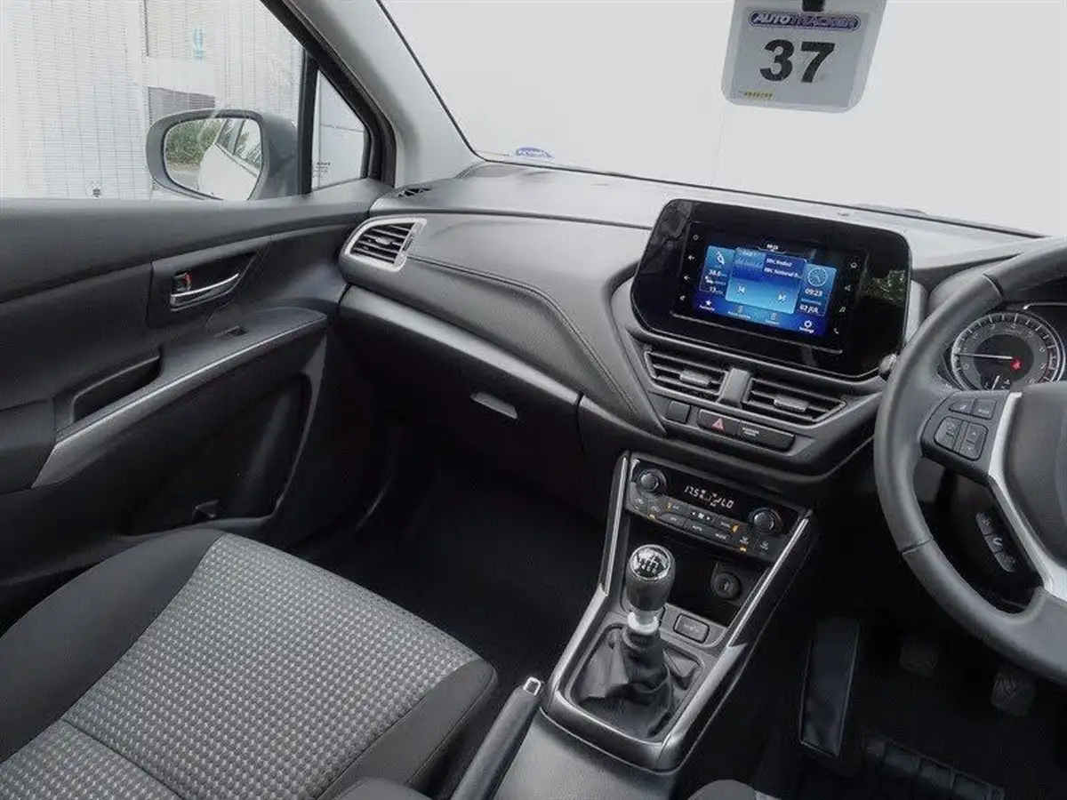 2023-suzuki-s-cross-14-boosterjet-motion-big-26