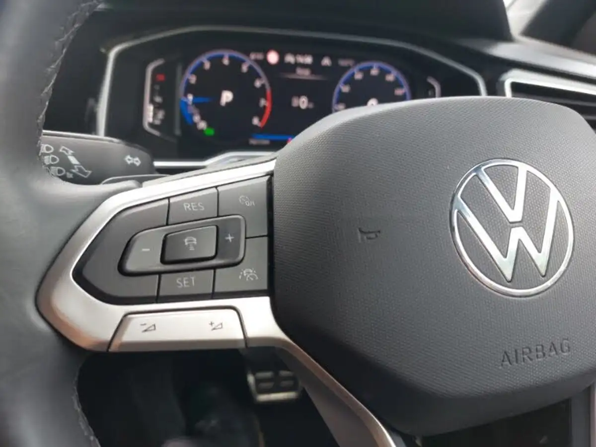 2023-volkswagen-taigo-10-tsi-r-line-dsg-big-14