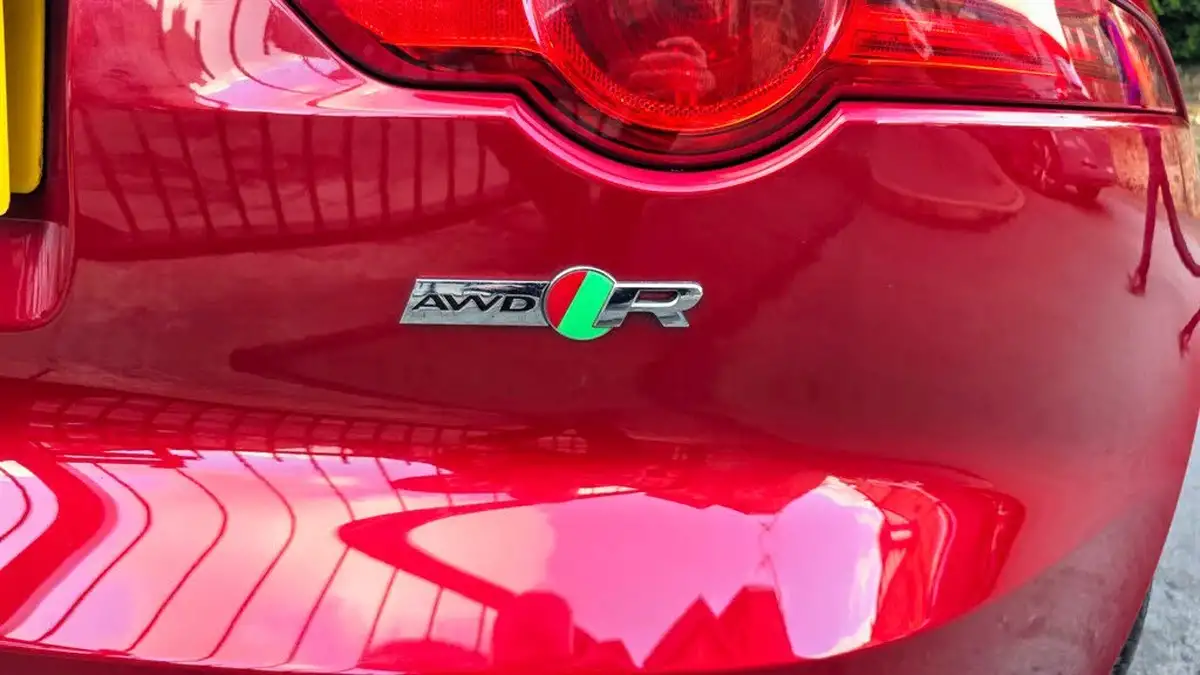 2016-jaguar-f-type-50-r-coupe-awd-big-11
