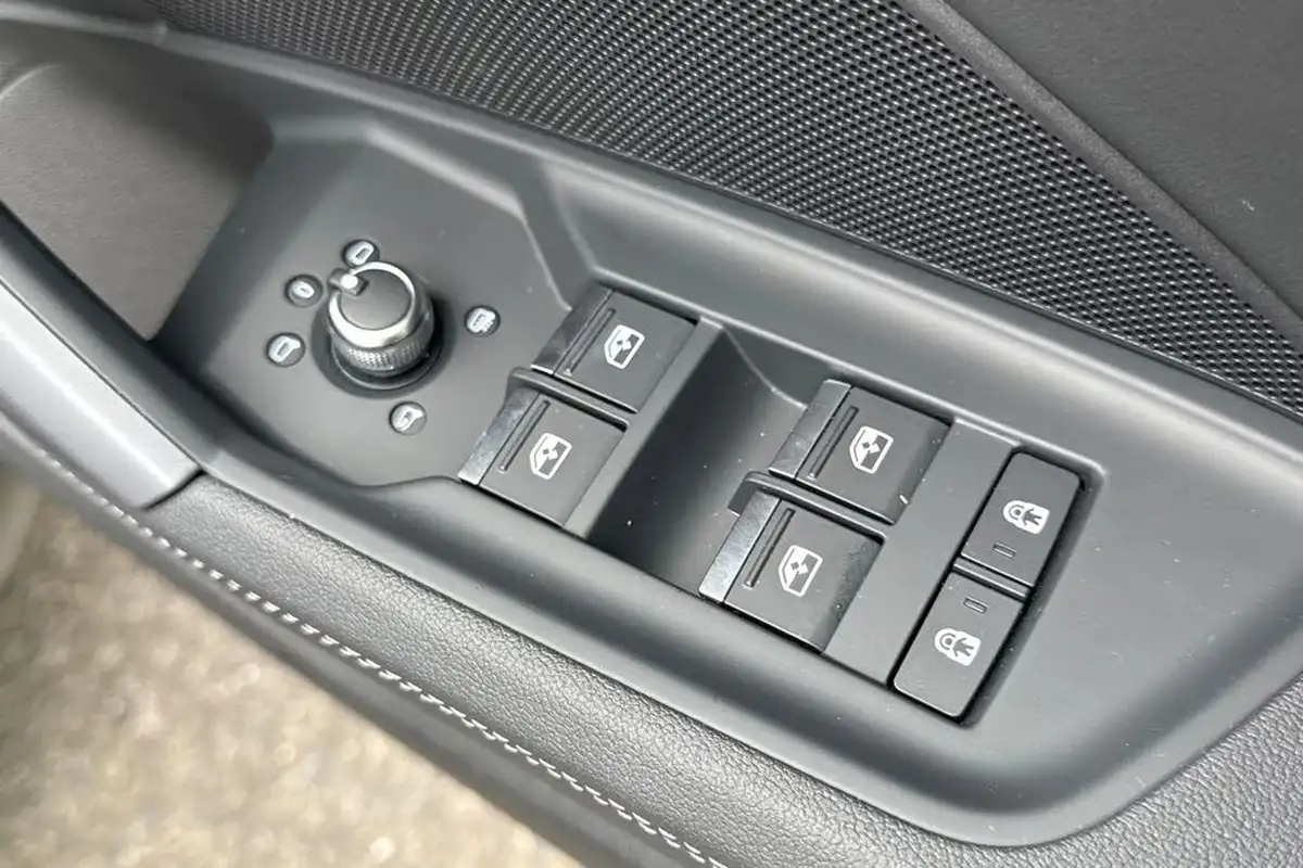2024-audi-a3-15-35-tfsi-s-line-saloon-4d-big-20