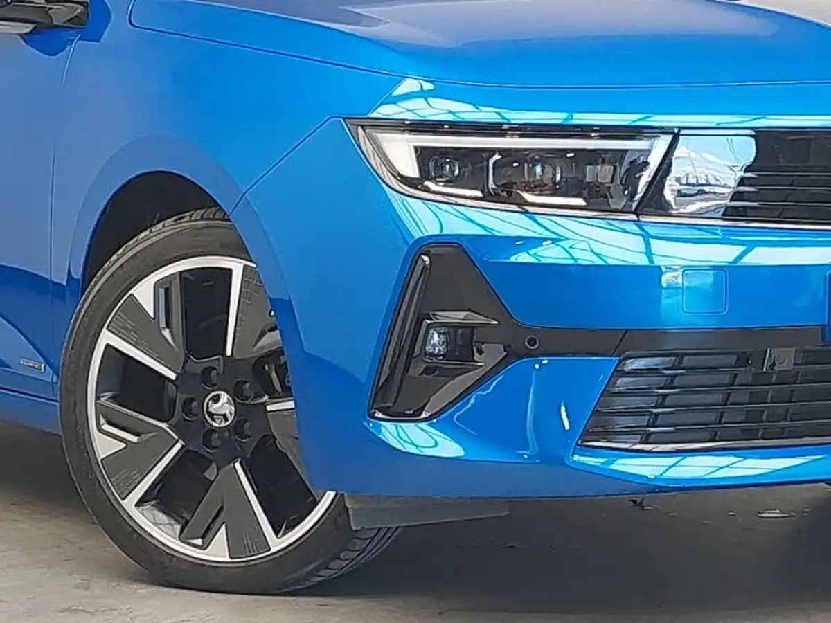 2023-vauxhall-astra-e-ultimate-hatchback-big-8