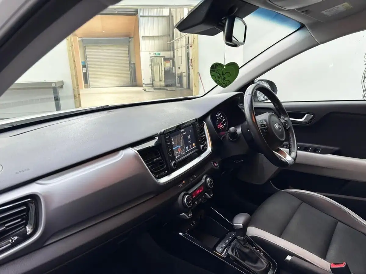 2020-kia-stonic-10-t-gdi-4-dct-big-15