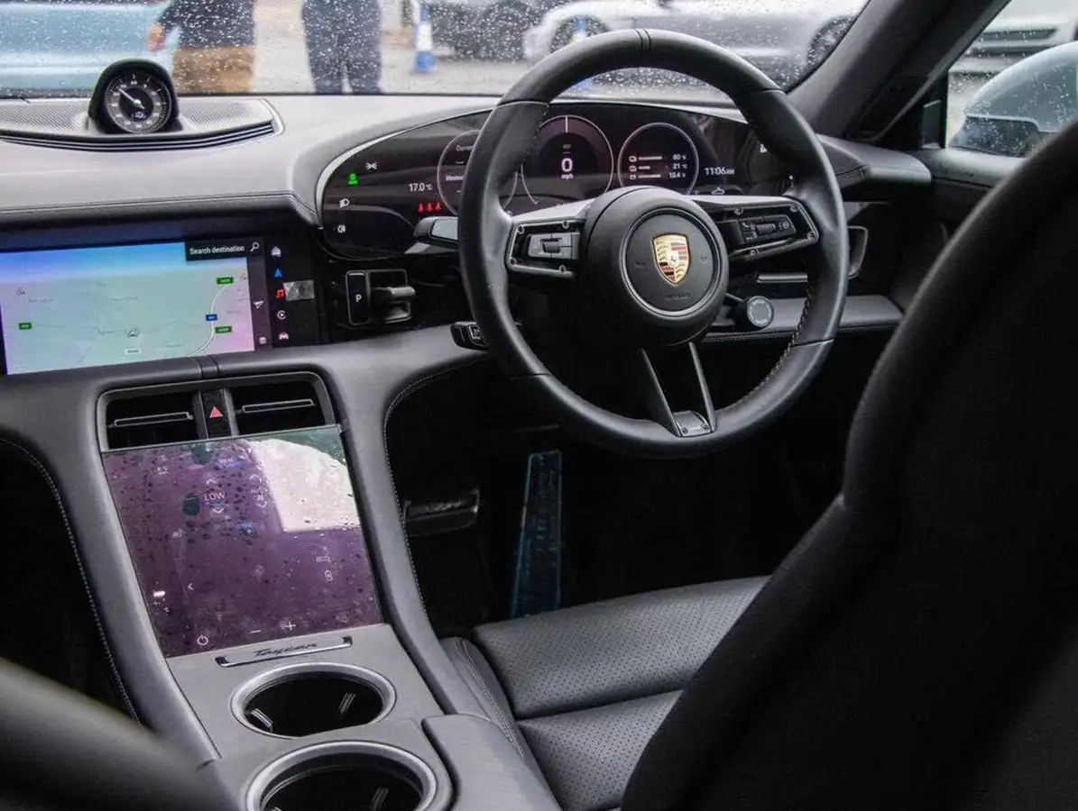 2024-porsche-taycan-e-4-cross-turismo-435ps-big-24