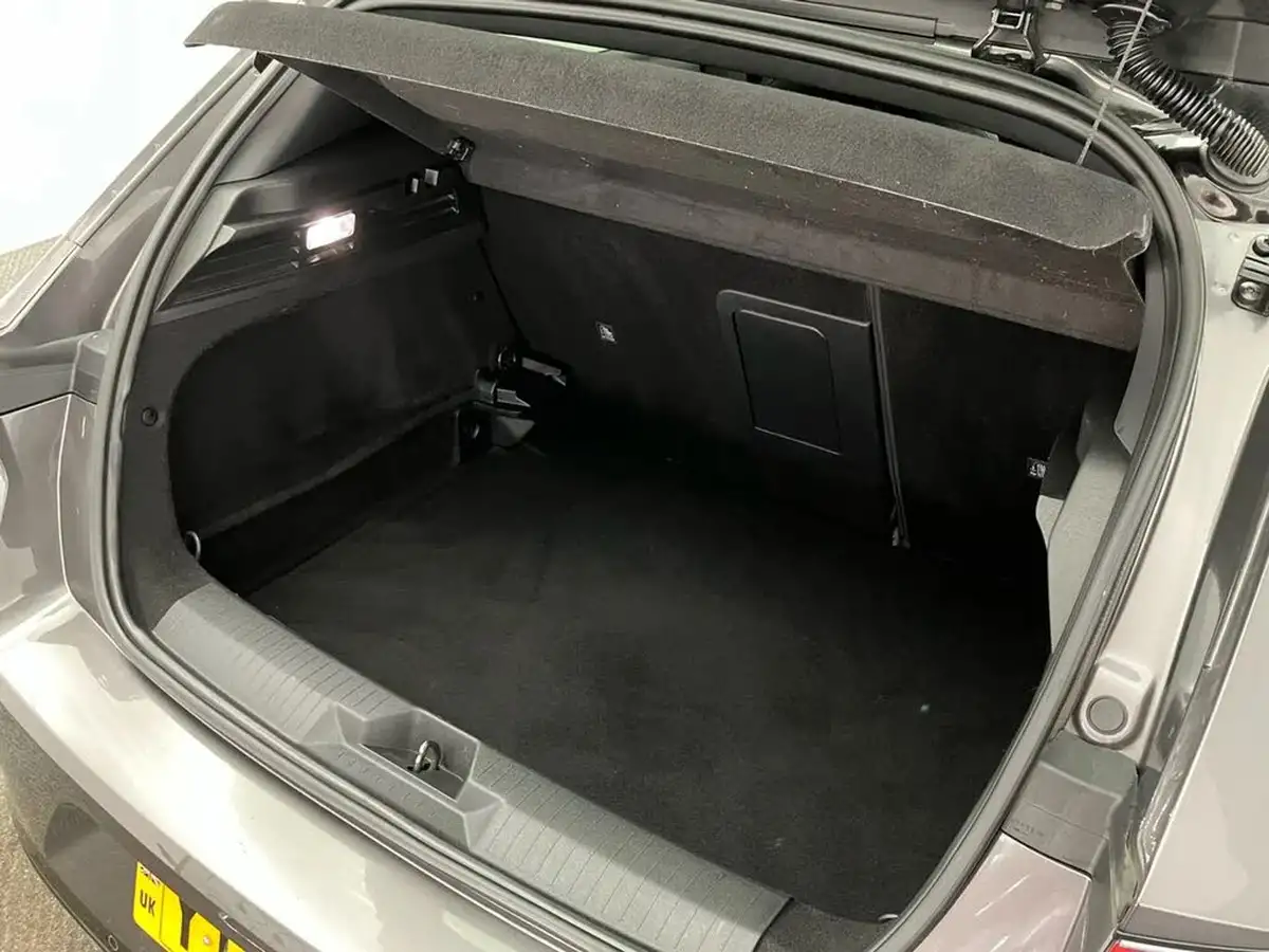 2022-vauxhall-astra-12-turbo-gs-line-hatchback-big-24