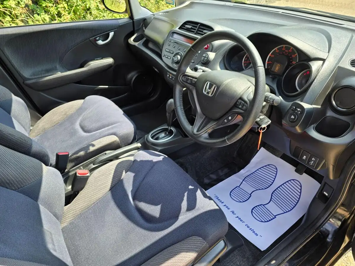2013-honda-jazz-14-es-plus-cvt-big-31