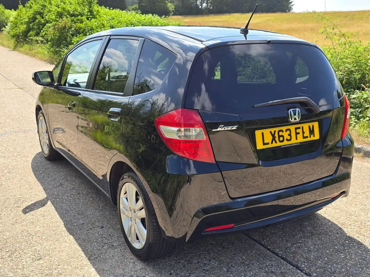 2013-honda-jazz-14-es-plus-cvt-big-7