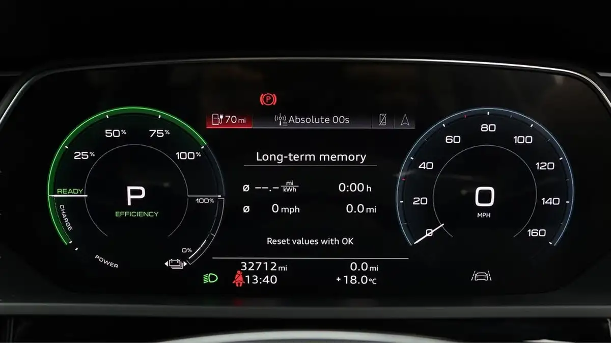 2022-audi-e-tron-50e-black-edition-sportback-big-12