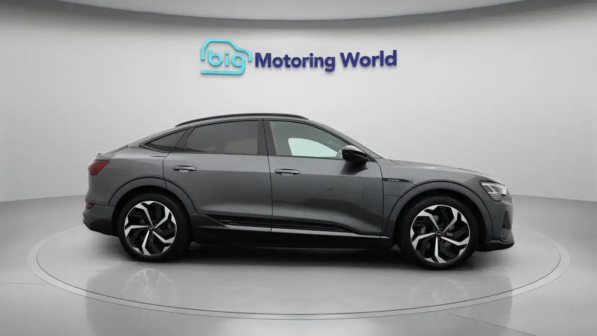 2022-audi-e-tron-50e-black-edition-sportback-big-8