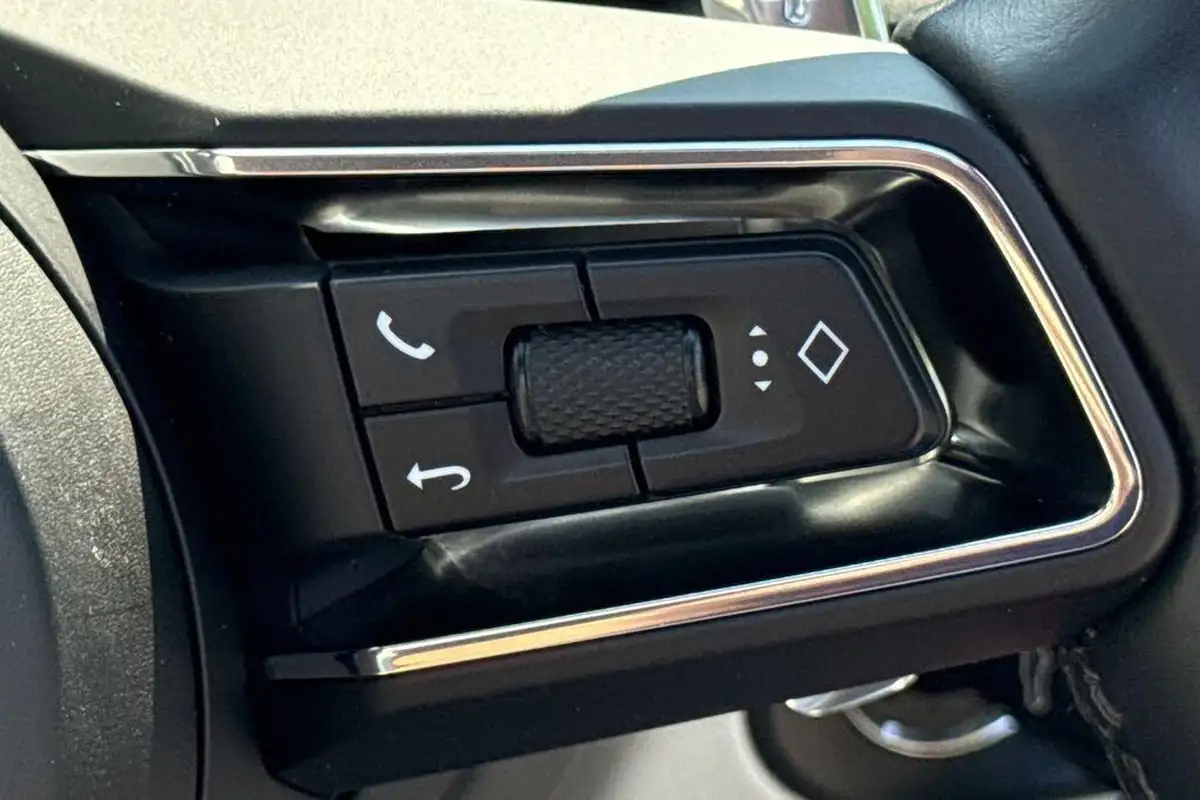 2022-porsche-macan-20-big-34