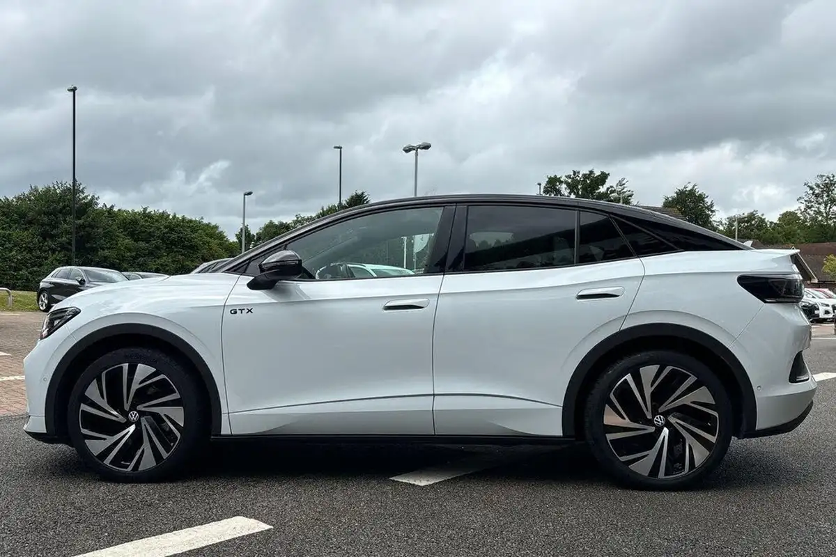 2023-volkswagen-id5-e-gtx-style-299ps-awd-big-8