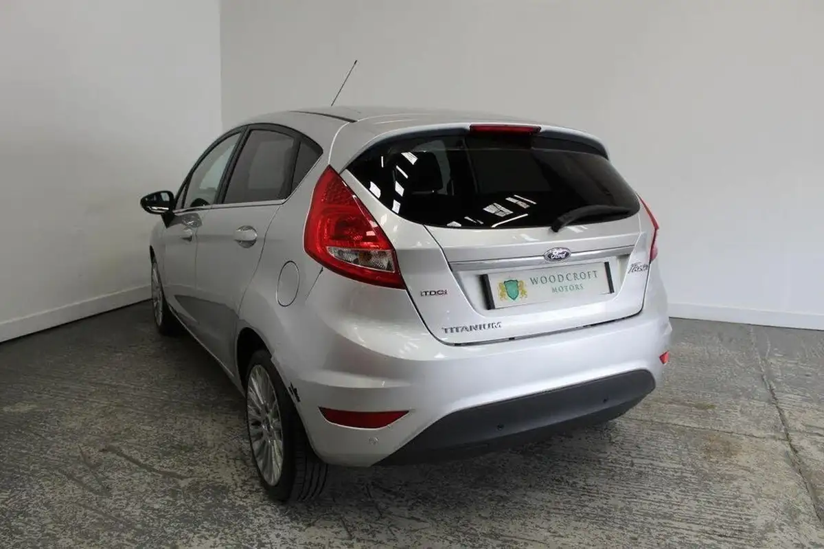 2011-ford-fiesta-16td-titanium-dpf-5d-big-6
