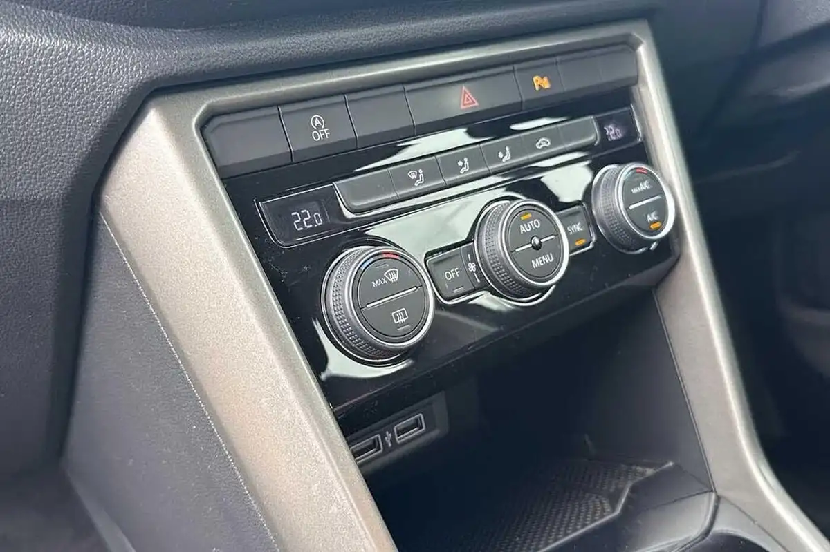 2020-volkswagen-t-roc-10-tsi-se-115ps-big-32